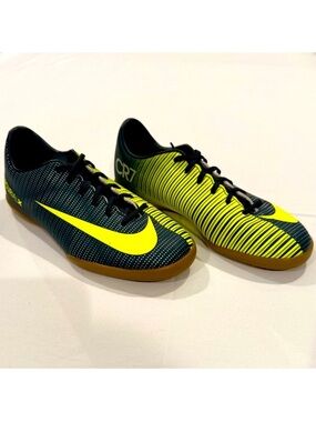 New Nike Kids Indoor Soccer Shoes Boys 4 MercurialX Victory VI CR7 Seaweed Volt